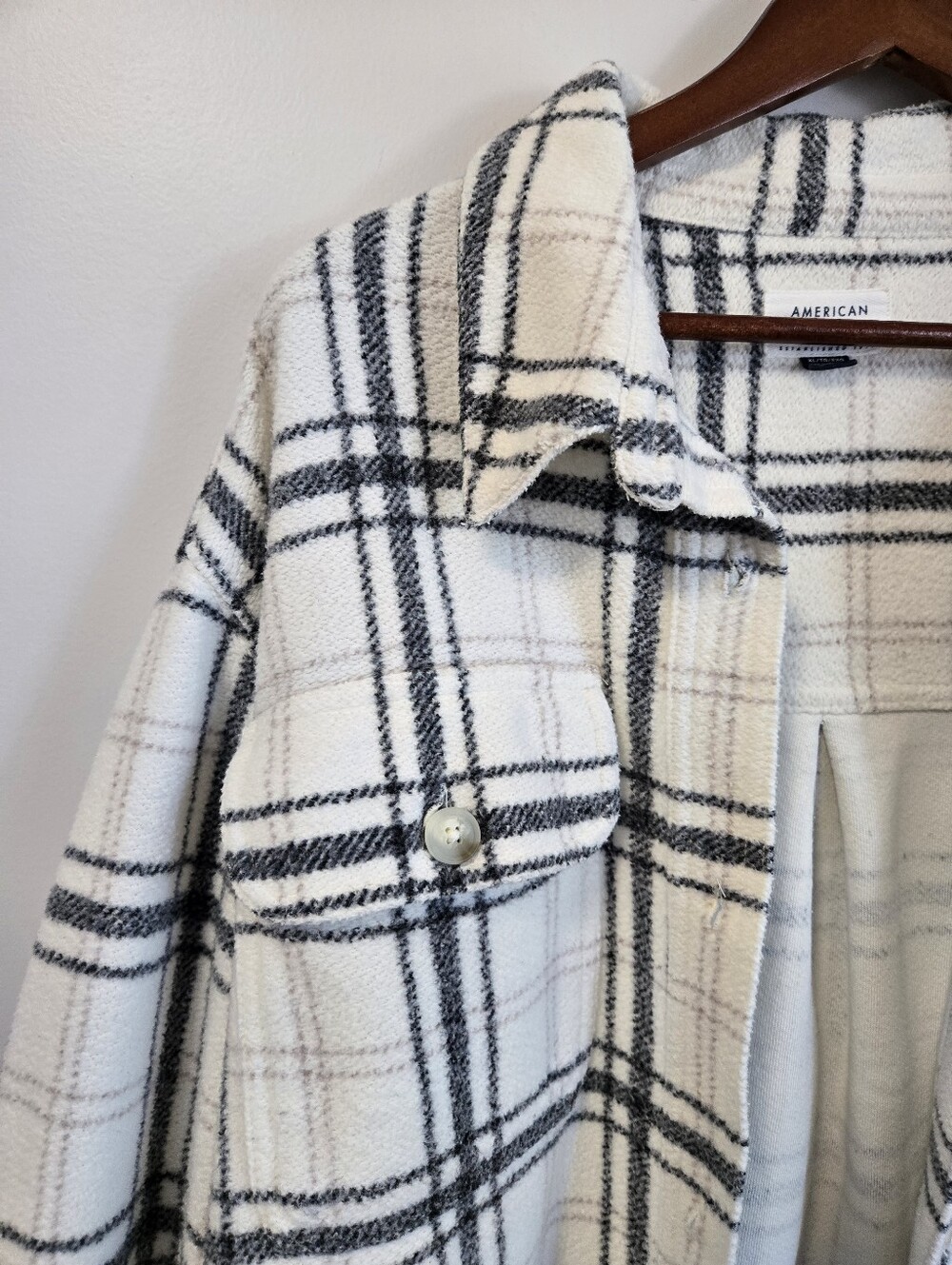 American Eagle Outfitters Women's Cream & Black Plaid Oversized Shacket - Picture 2 of 5